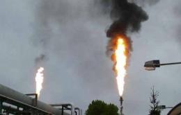 Guasto a Marghera, torce accese: le fiamme si vedono fino in Polesine