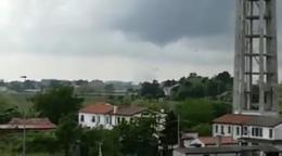 Tromba d'aria, case scoperchiate e alberi abbattuti