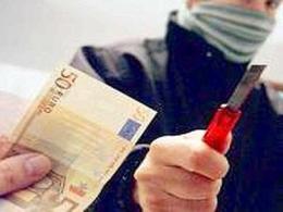 Rapina col cutter alla sala videogiochi, 550 euro il bottino