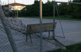 Nel parco Borsea 2000 i bambini giocano in mezzo ai pericoli