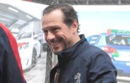 Stefano Accorsi al debutto infiamma l'autodromo