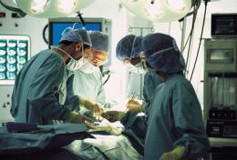 Entra per dei controlli, muore in ospedale a 43 anni