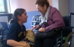 Nonni, un’estate con la pet therapy