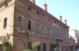 Lendinara, preoccupano i comignoli di Palazzo Perolari