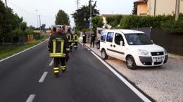 Moto si schianta fuori strada, centauro all'ospedale
