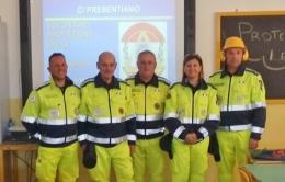 Protezione civile, volontari tengono lezione a scuola