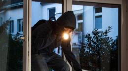 Coppia di anziani sequestrata in casa da una gang di stranieri