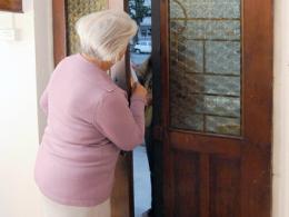 Finto sondaggista tenta la truffa nelle case di Borsea