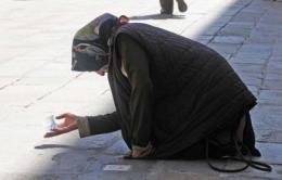 Accattonaggio al mercato, scatta il malcontento dei badiesi