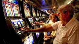 Gioco d'azzardo, 400 euro di multa per chi non rispetta gli orari
