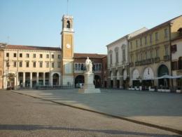 Il re è nel mezzo, spostiamolo da quella piazza
