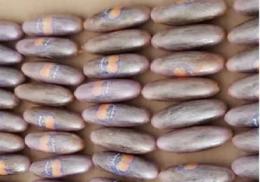 Coppia di pusher trovata con 11 ovuli di droga