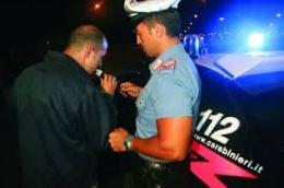 Completamente ubriaco alla guida, con i figli piccoli e bordo