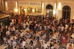 La movida non si ferma: questa sera in piazza fino alle 24!