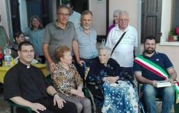 Il sindaco, il parroco e la banda per i 100 anni di nonna Solidea