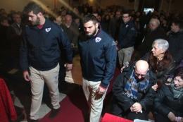 I ladri si accaniscono sulla tomba del baby campione