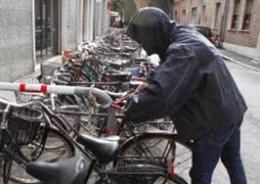 Ladri di biciclette di nuovo in azione: stavolta fanno il colpo grosso