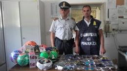 Venditori abusivi nelle spiagge, sequestri per migliaia di euro