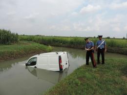 Ladri nel canale, fuggono prima a nuoto e poi a piedi