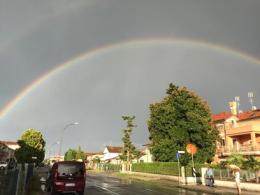 Un pomeriggio con il naso all'insù, fra vento, nuvole e grandine