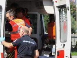 Rischia la mano mentre lavora