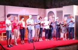 Teatro in giardino, prima con applausi e risate