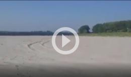 Un piccolo deserto lungo l'argine del Po