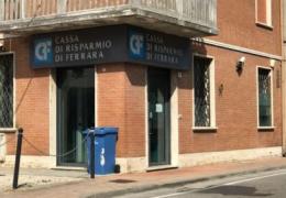 Rapina in banca da 70mila euro: il bandito solitario fugge in bici