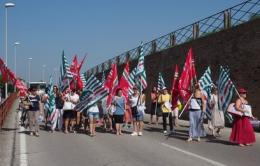I sindacati e i dipendenti salgono sulle barricate