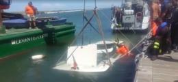 Colpita (dalla bufera) e affondata nel porto