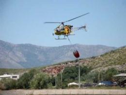 Piromani scatenati, incendio impegna per ore pompieri ed elicotteri