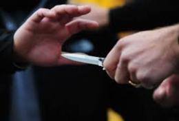 Rissa fra stranieri e coltellate: un ferito 