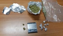 In manette per possesso e spaccio di marijuana