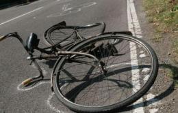 Investita da un'auto mentre era in bicicletta, è grave