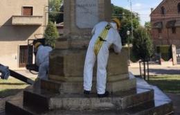 Ripulito il monumento di Garibaldi