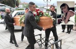 L'ultimo, commosso saluto a Rosella Berto