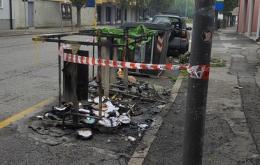 Rogo di bidoni sul Corso. Rossini shock: "Imbecilli drogati"