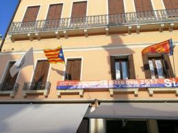 La bandiera Catalana al fianco del leone di San Marco