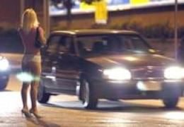 Prostitute in strada e incontri a luci rosse, i residenti protestano