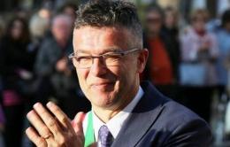 Pericolo davanti alle scuole, senza nonno vigile ci pensa Bobo