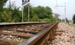 Auto incastrata sui binari, anziana in stato confusionale ritrovata in stazione