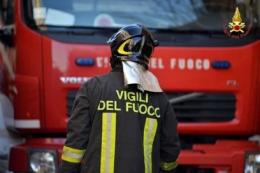 Dimentica la candela accesa sul comodino, e la casa va a fuoco
