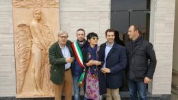 A Stienta una scultura per la madre di Sgarbi