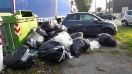 Una discarica in via della Tecnica