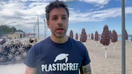 Ombrelloni hawaiani: “Devastanti per i nostri mari”