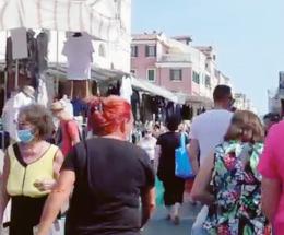 Gazebi politici vietati al mercato: “Assurdo”