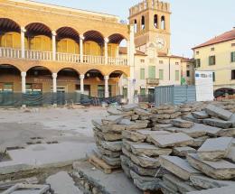 Cantiere in Piazza Risorgimento, "Ma così ci sono pochi posteggi e meno clienti"