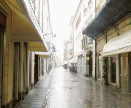 Murales sulle saracinesche chiuse