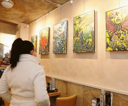 In mostra al caffé le tele di Silvia