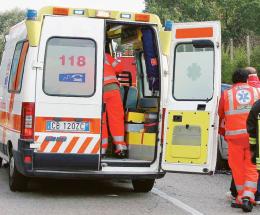 Travolge 17enne e scappa via